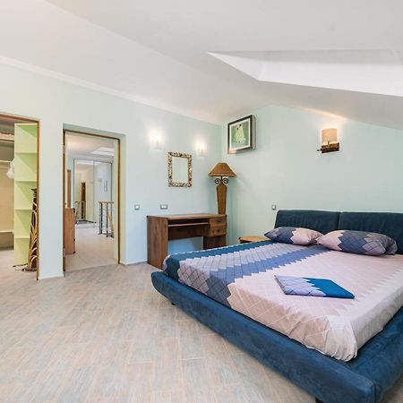 Classical Deribasivska 3-Bedrooms Apartment Odesa Exterior foto