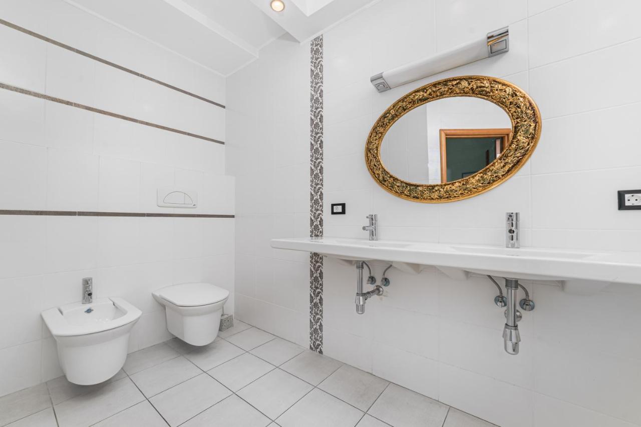Classical Deribasivska 3-Bedrooms Apartment Odesa Exterior foto