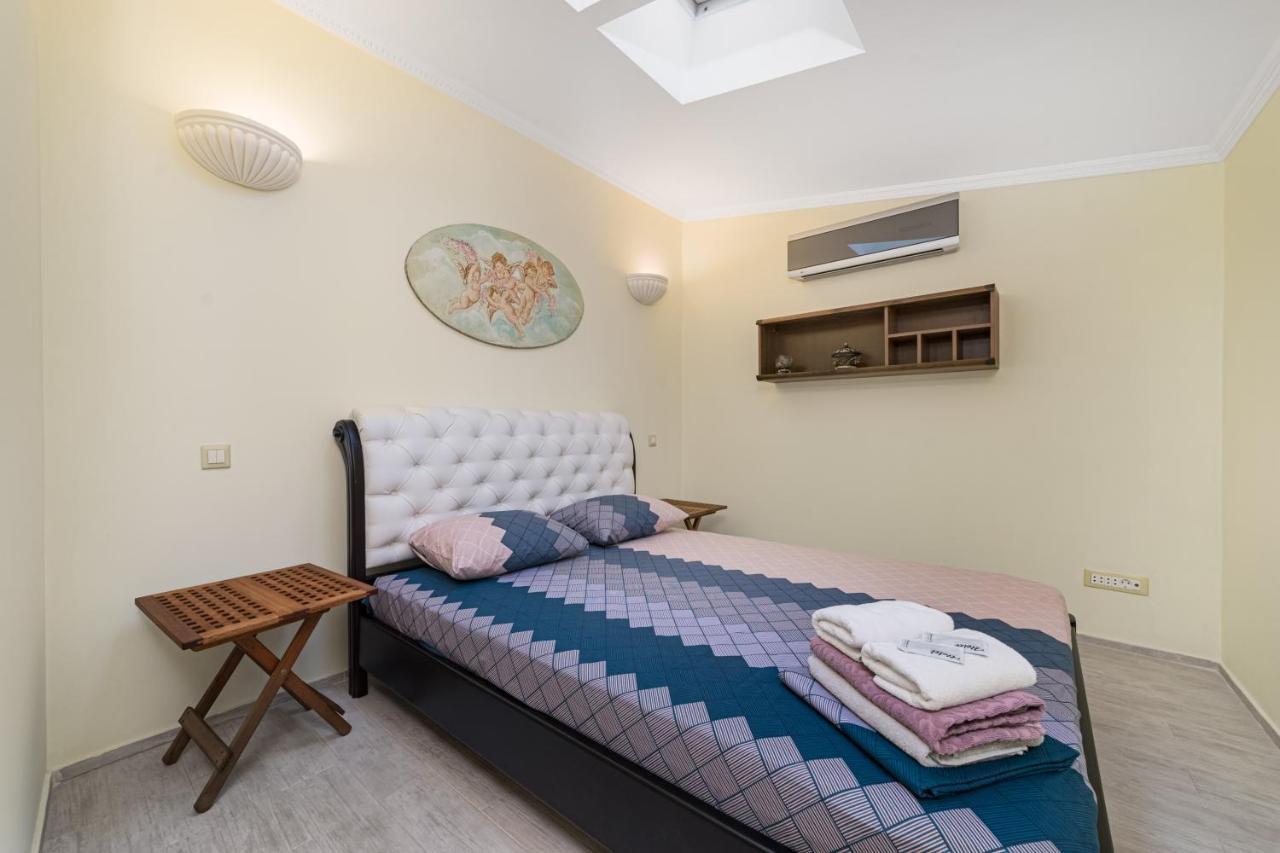 Classical Deribasivska 3-Bedrooms Apartment Odesa Exterior foto